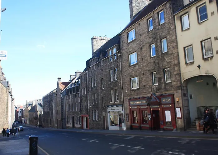 Royal Mile Famous Canongate Flat
